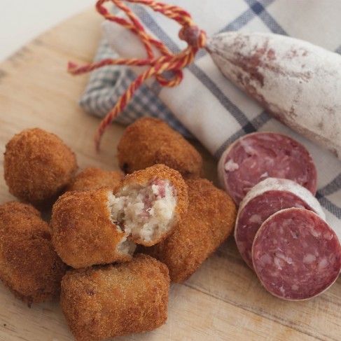 Croquetas de salchichón malagueño Croquetas de salchichón malagueño